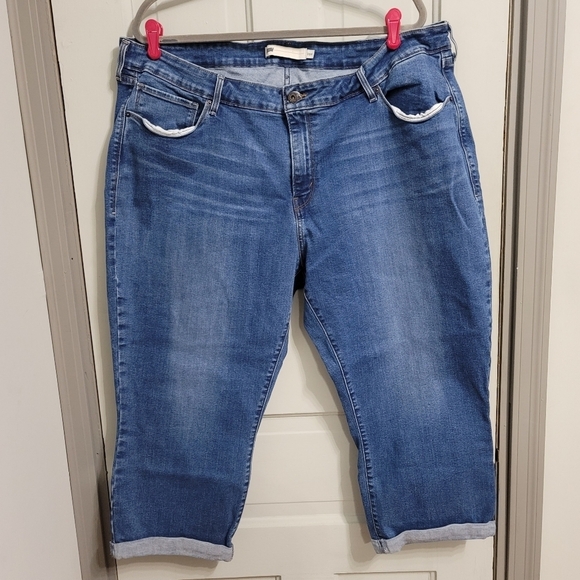 Levi's Straight Leg Crop Jeans - Picture 1 of 5